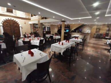 Grande salle du restaurant Hadramaout